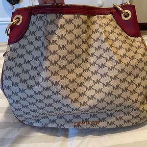 Like new Michael Kors signature jet set purse